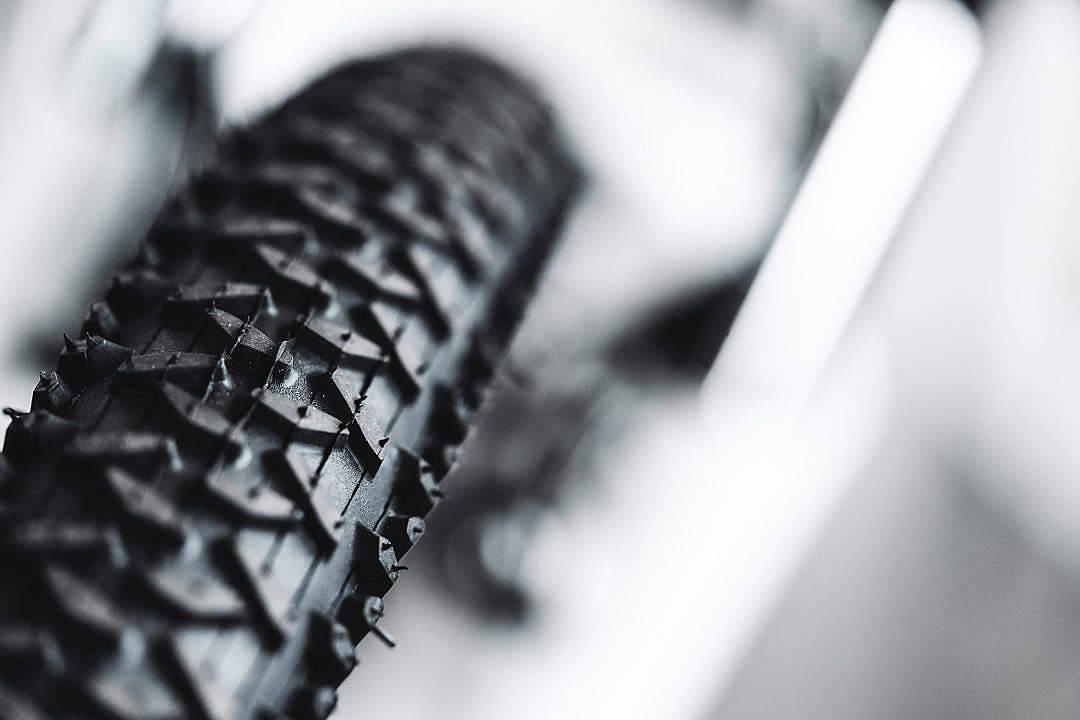 Captivating 4K Bike Adventure — 1080x720 wallpaper