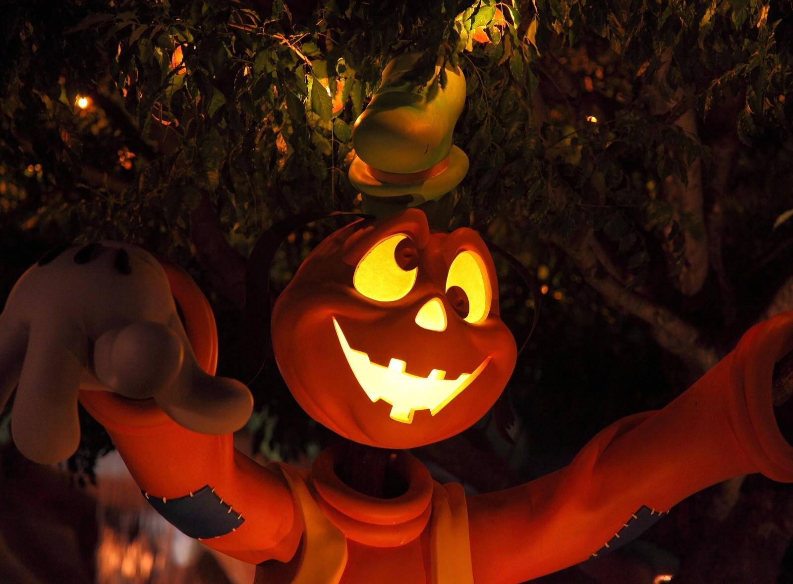 Cartoon With Halloween Costume — 1600x1180 wallpaper