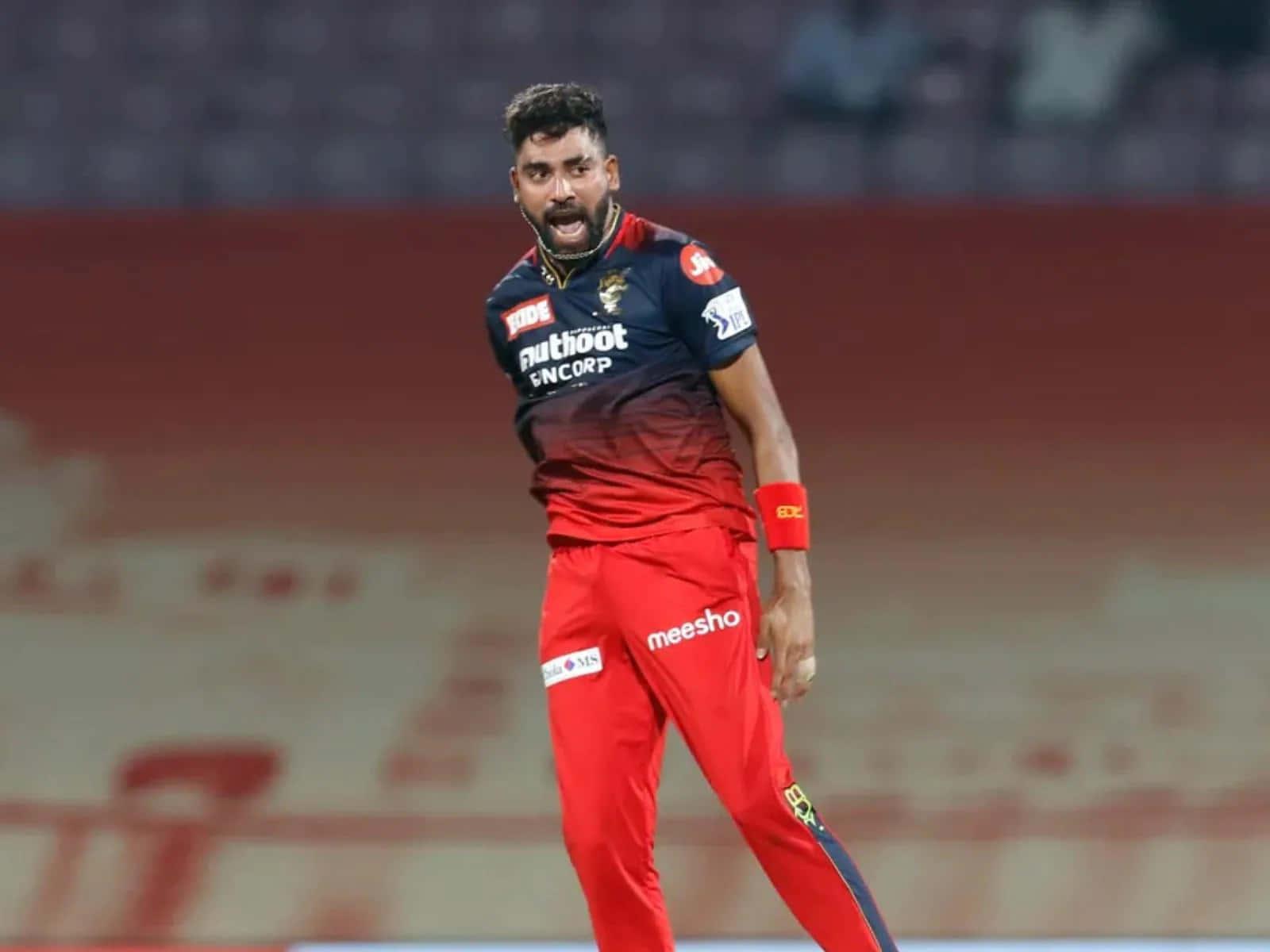 Celebrate with RCB! — 1600x1200 wallpaper