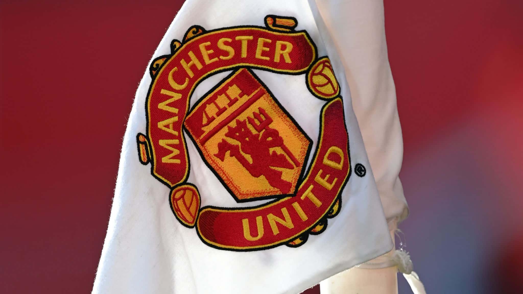 Celebrating the glory of Manchester United — 2048x1152 wallpaper