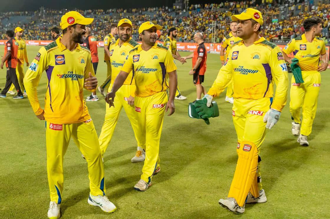 Chennai Super Kings players celebrate their victory on the field — 1120x744 wallpaper