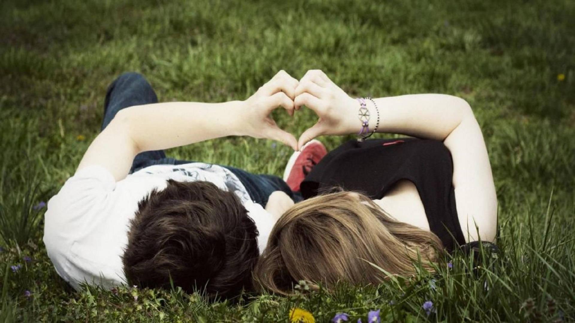 Couple In Garden Romantic Love — 1920x1080 wallpaper