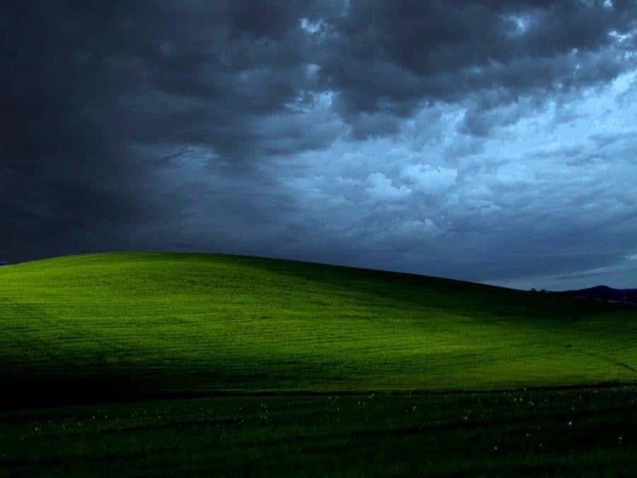 Customized Windows XP Desktop — 900x675 wallpaper