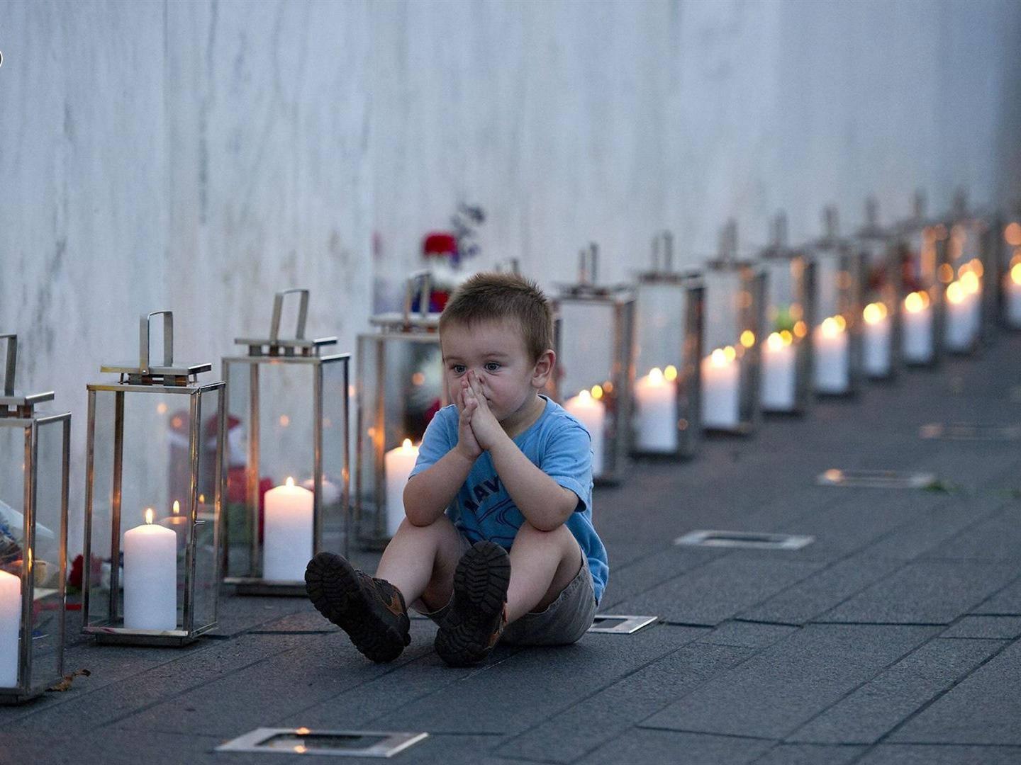 Cute Alone Boy Praying — 1440x1080 wallpaper