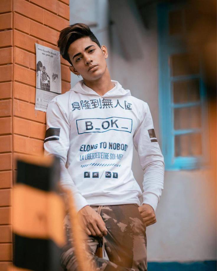 Danish Zehen HD Casual Look — 735x918 wallpaper
