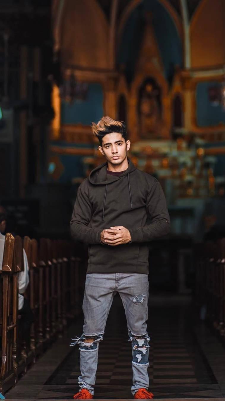 Danish Zehen HD Ripped Jeans — 758x1348 wallpaper