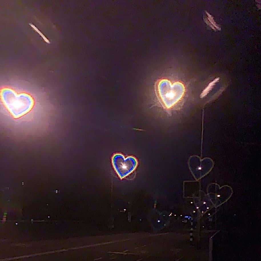 Dark Aesthetic Rainbow Heart Light Picture — 914x914 wallpaper
