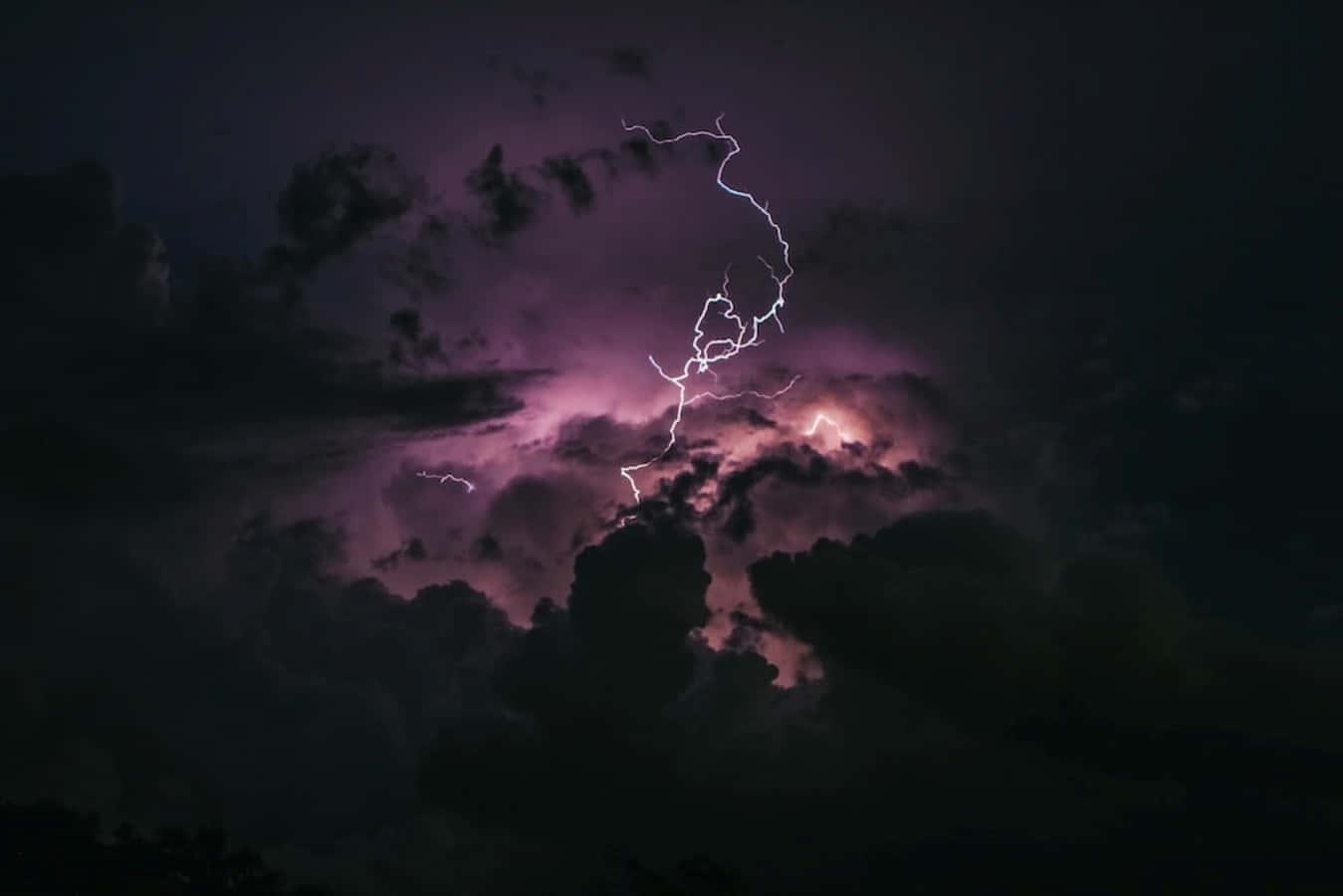Dark Sky With Lightning Picture — 1349x900 wallpaper