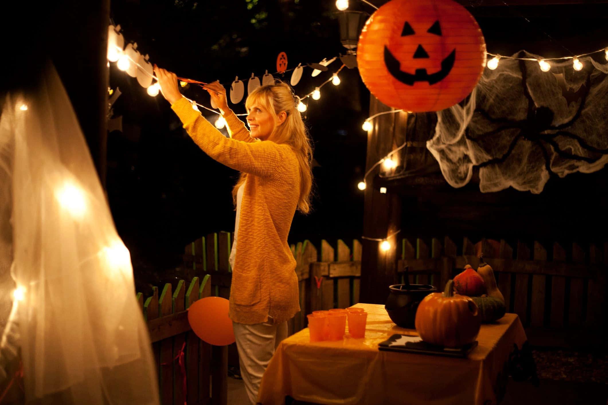 Decorating Halloween Pictures — 2121x1414 wallpaper