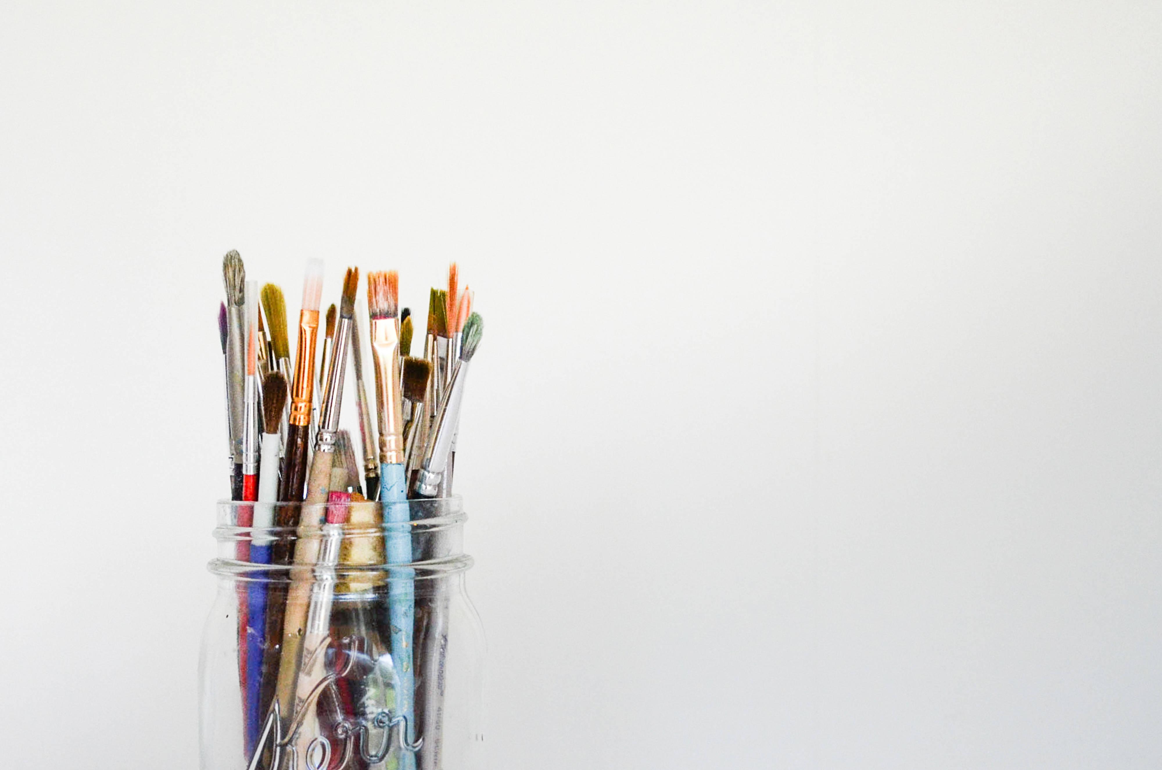 Different Types of Paint Brushes Used by an Artist — 4000x2650 wallpaper