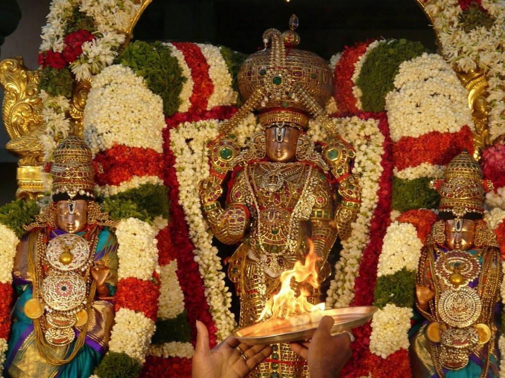 Divine Blessings - Majestic Image of Lord Venkateswara in 4K — 1024x768 wallpaper