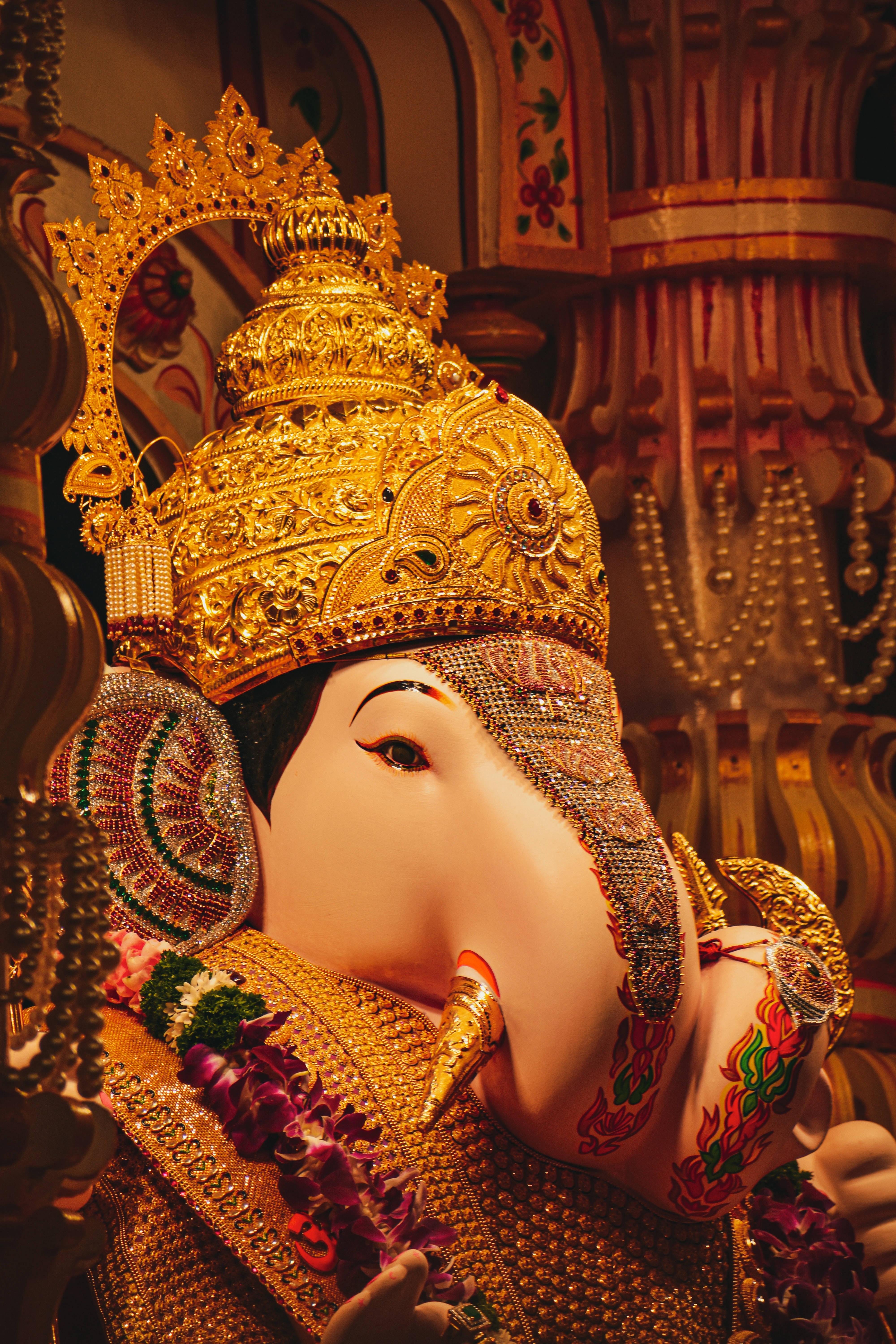 Divine Glittering Ganesh on Mobile — 4000x6000 wallpaper