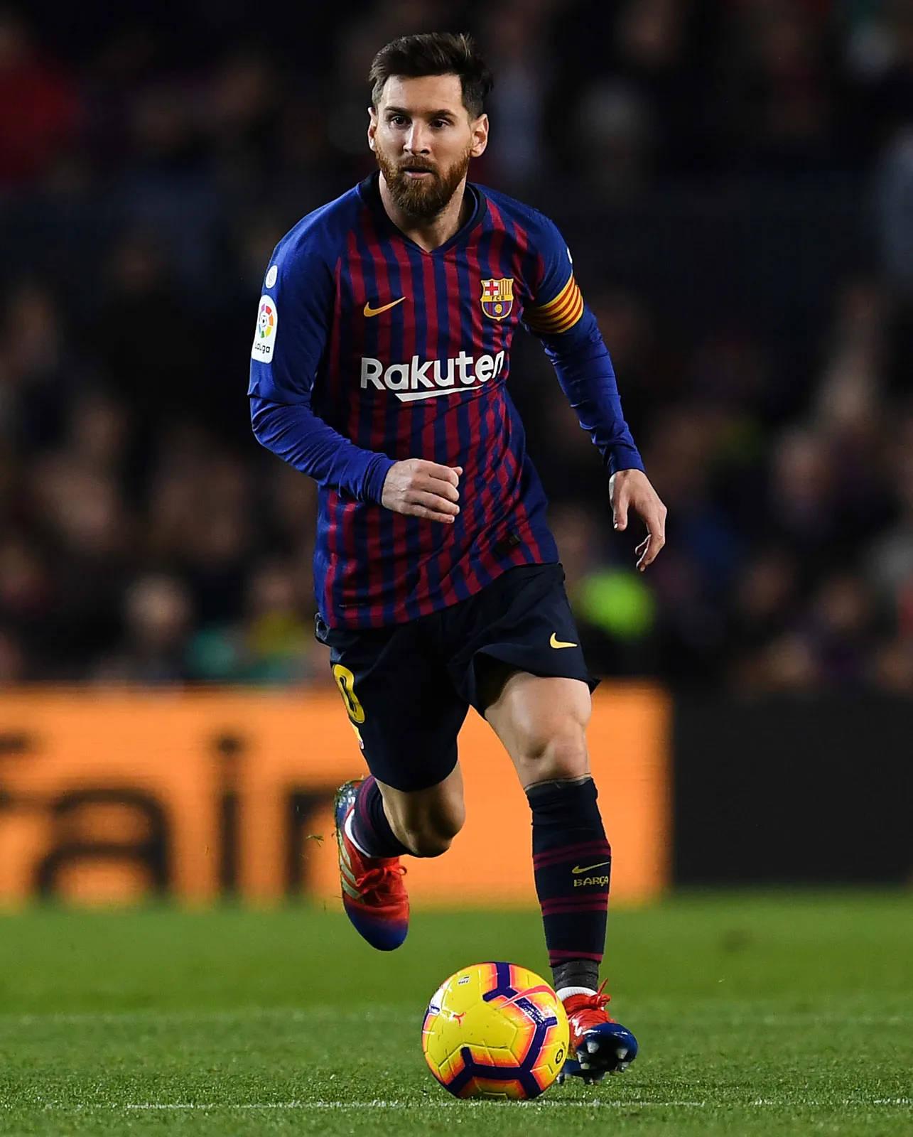 Dribbling Messi 4k Ultra HD — 1285x1600 wallpaper