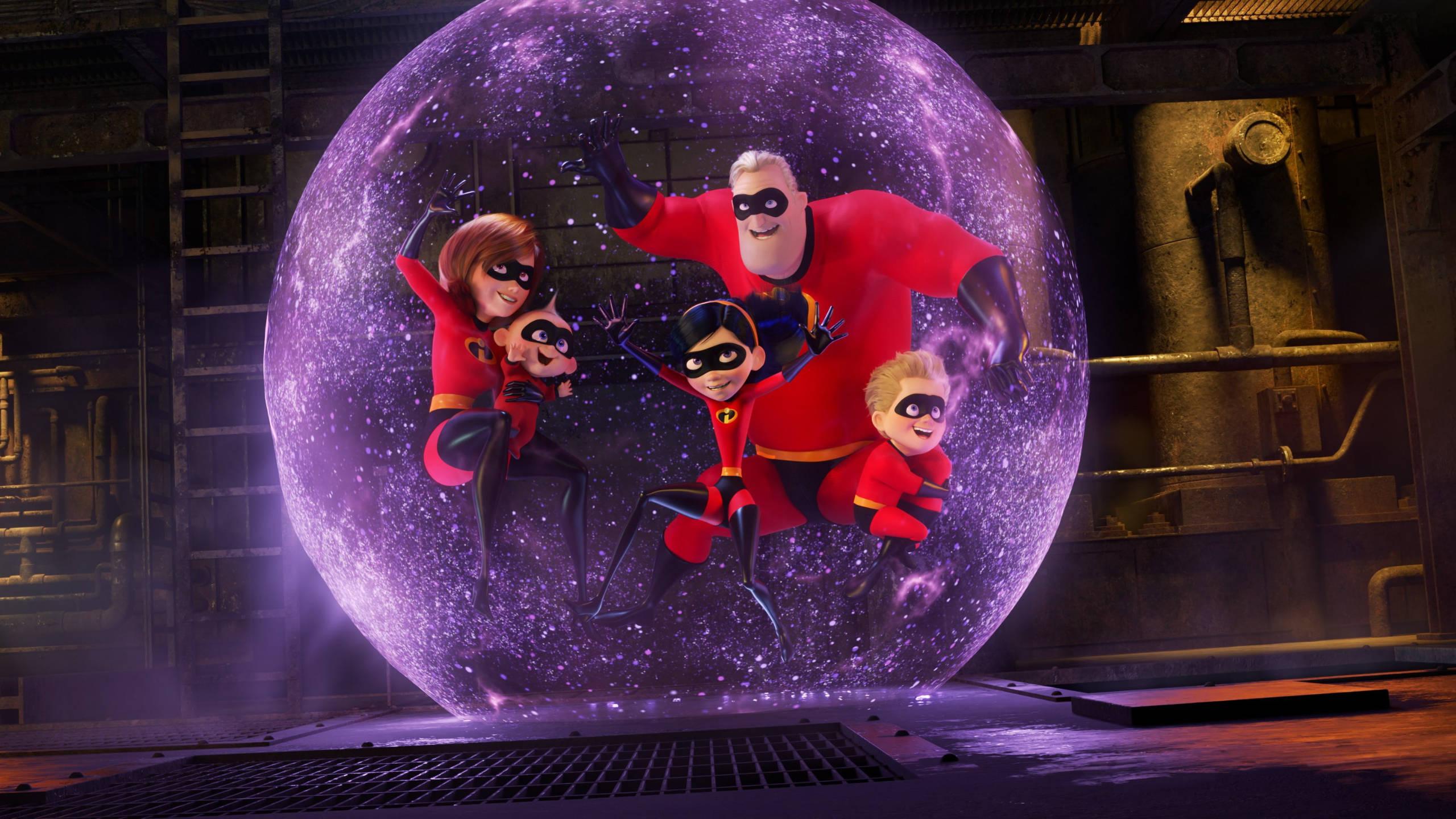 Dynamic Duo: Mr. Incredible and Elastigirl Save the Day — 2560x1440 wallpaper