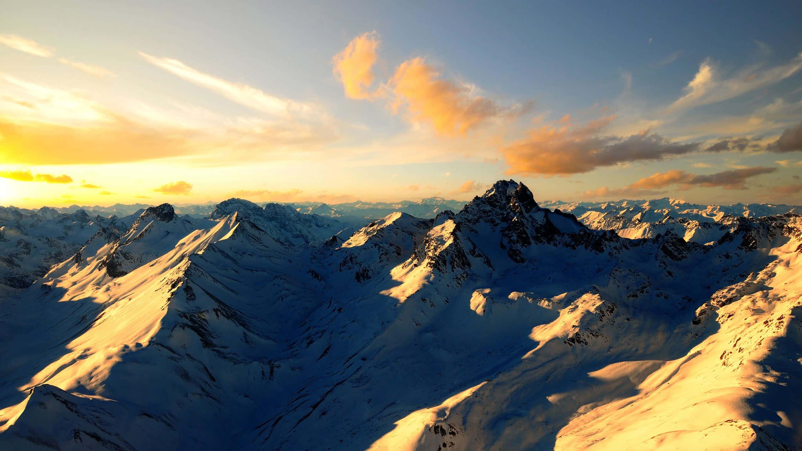 Enjoy a scenic view of a city skyline in all its glory with this 1440P picture — 2560x1440 wallpaper