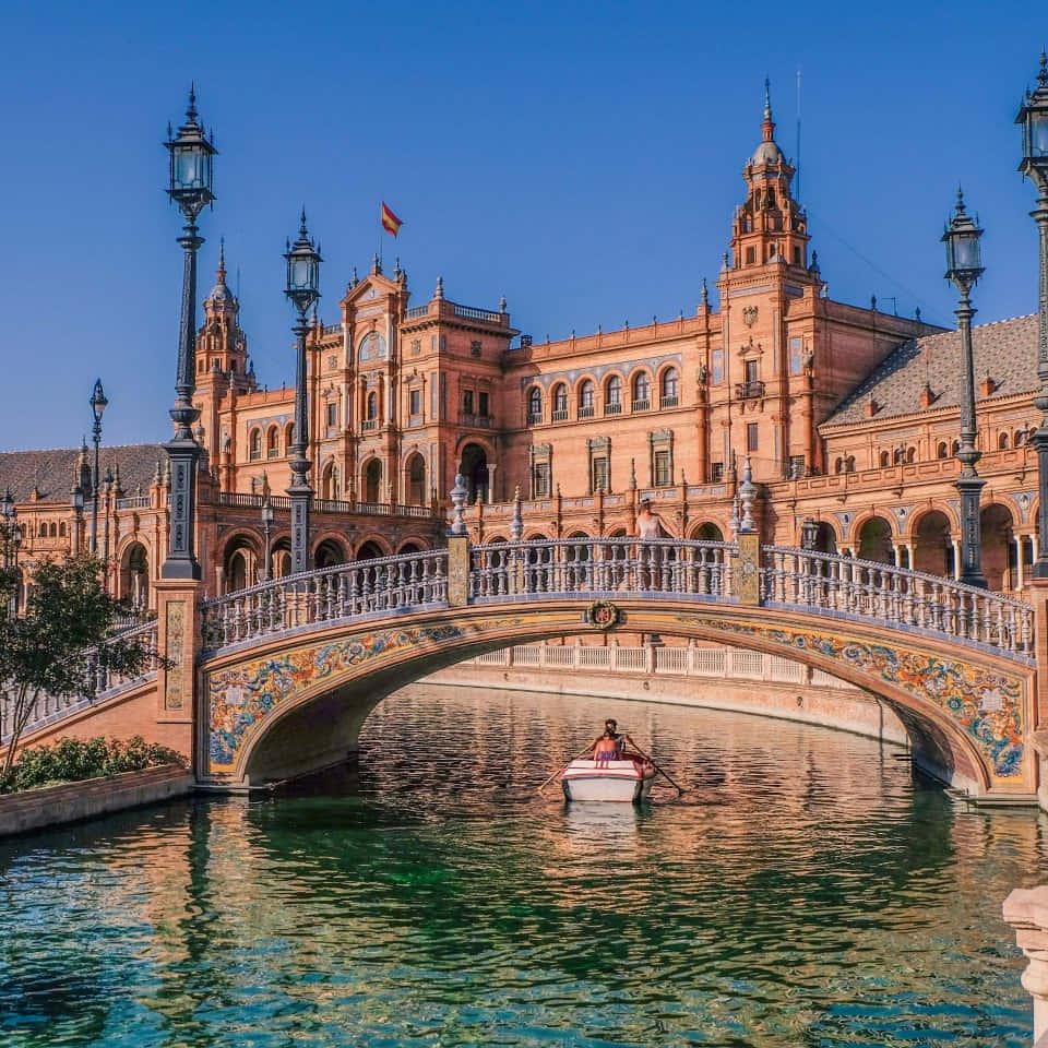 Enjoy the beauty of Barcelona — 960x960 wallpaper