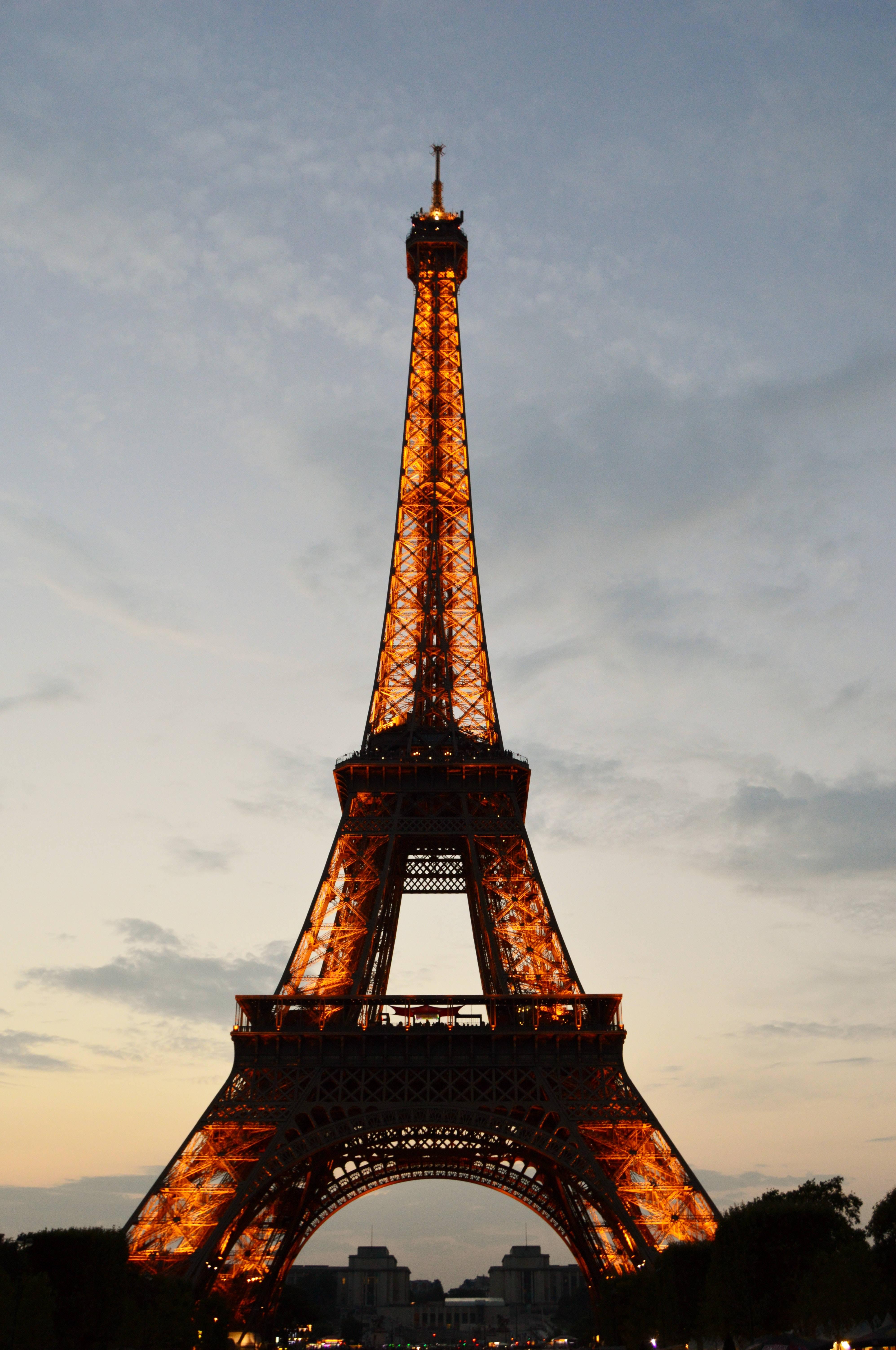 Enjoying picturesque view of Eiffel Tower with chat bubbles of WhatsApp on the foreground — 3990x6010 wallpaper