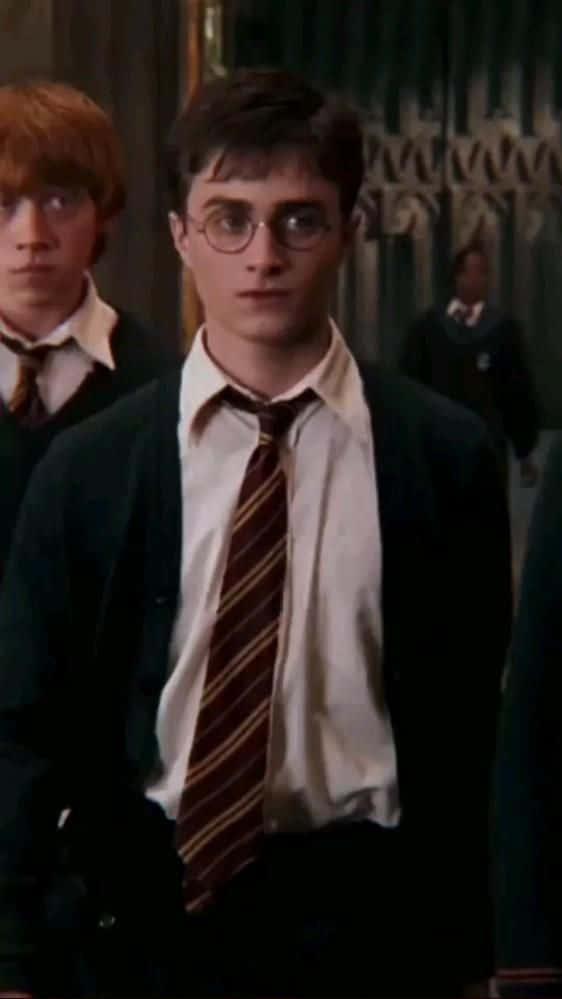 Explore the magical world of Harry Potter — 562x999 wallpaper