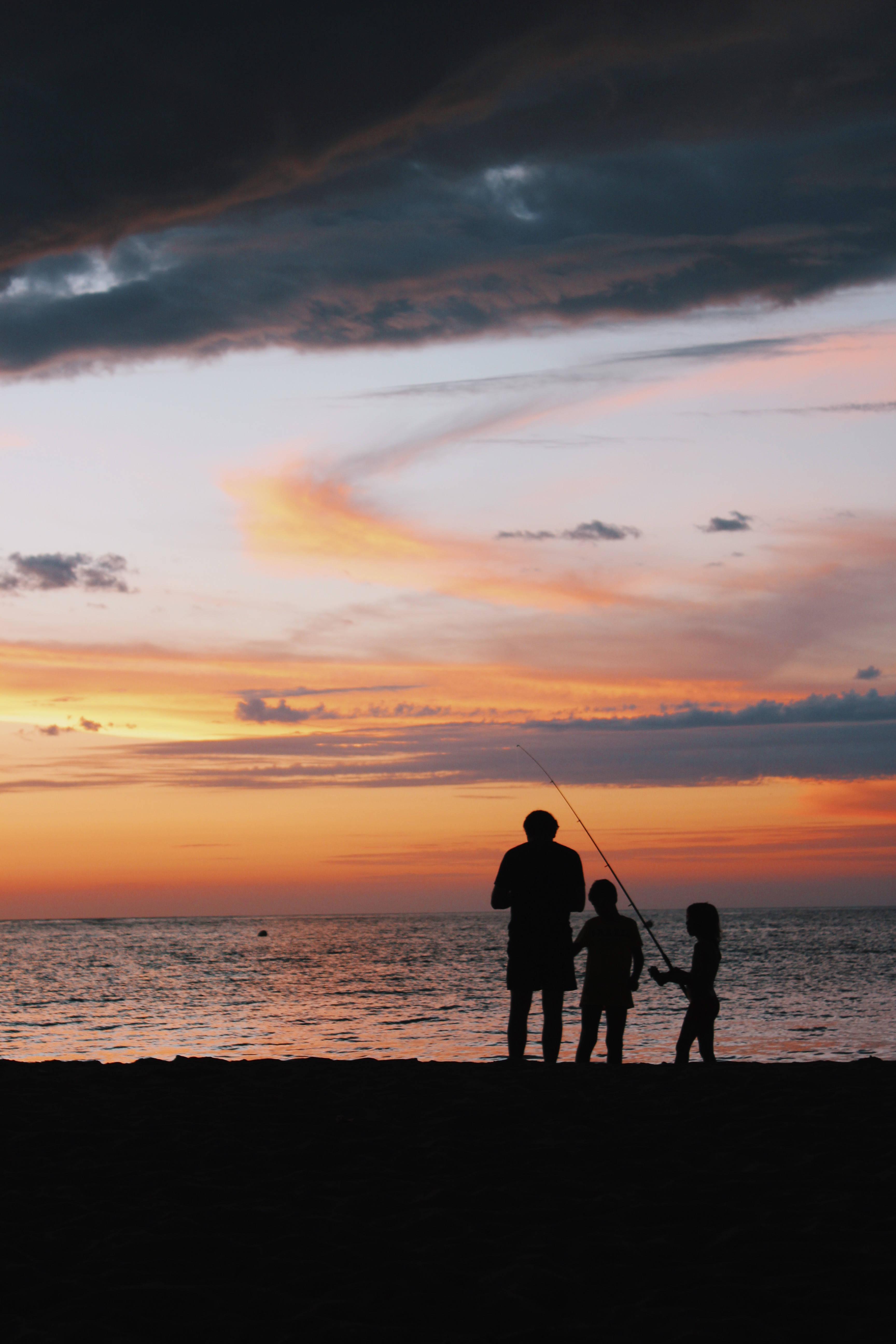 Father and children on a fishing adventure — 3456x5184 wallpaper