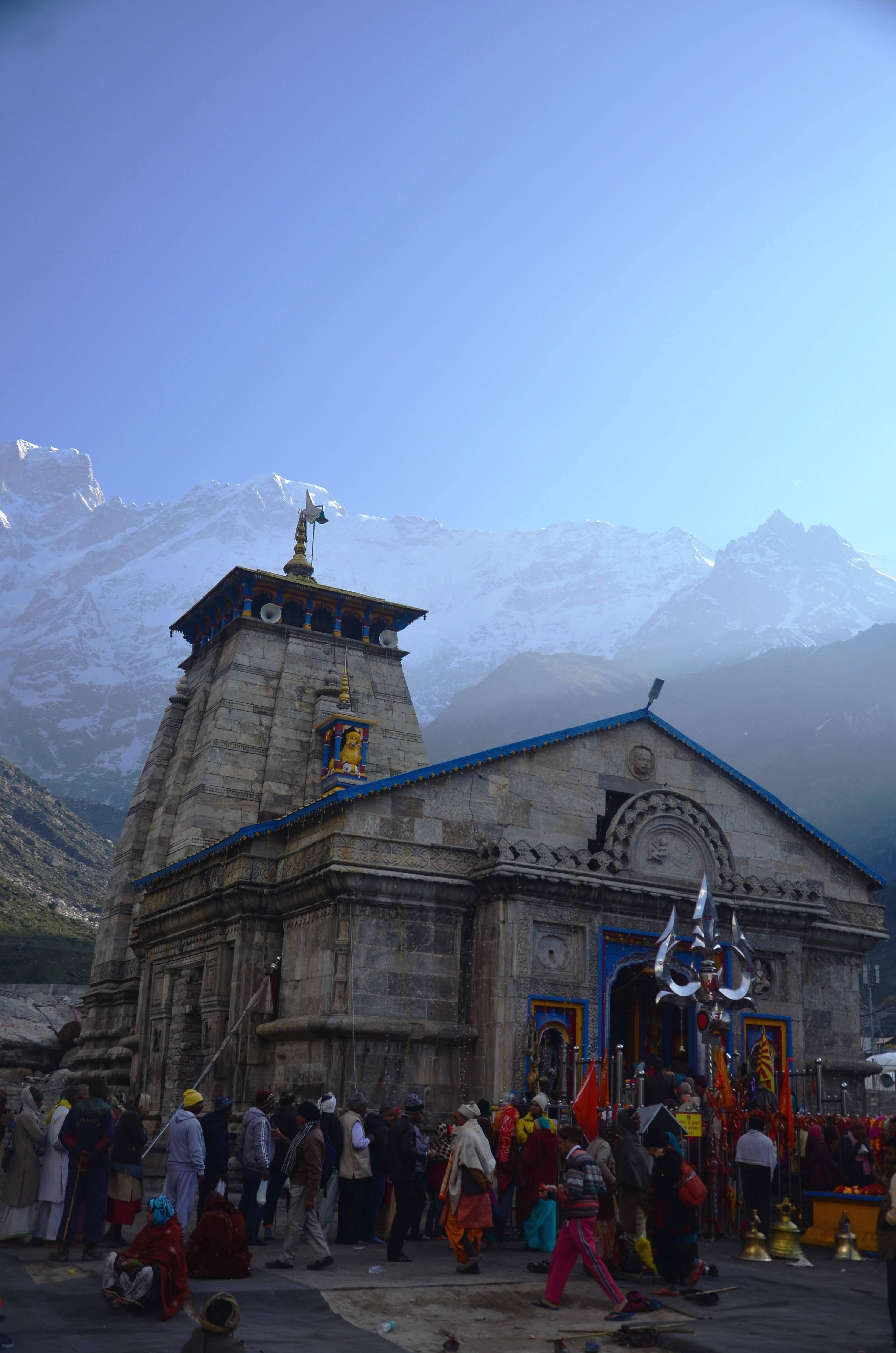 Foggy Kedarnath Temple 4K — 3264x4928 wallpaper