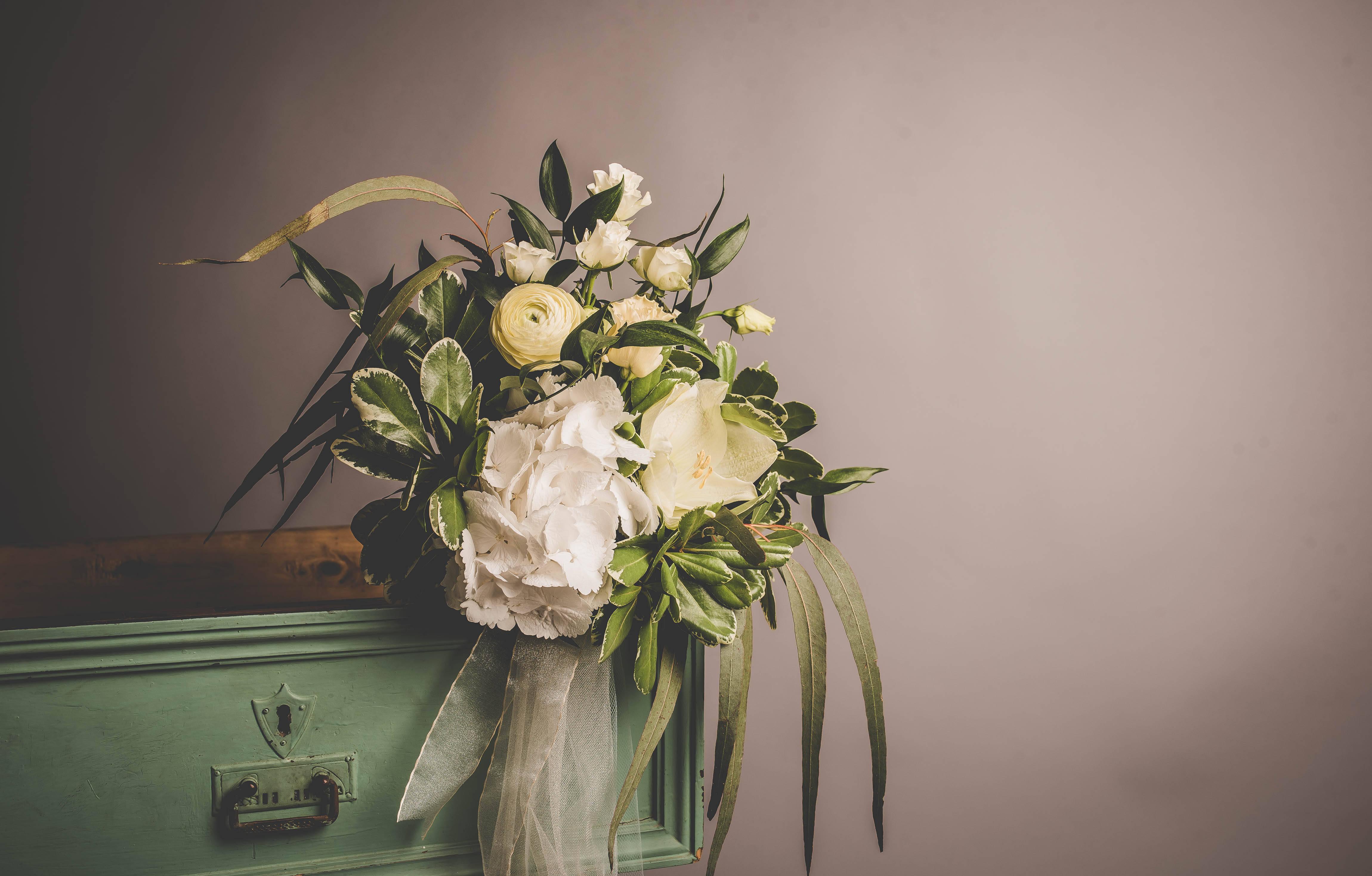 Fresh Vintage Flower Bouquet — 4600x2936 wallpaper