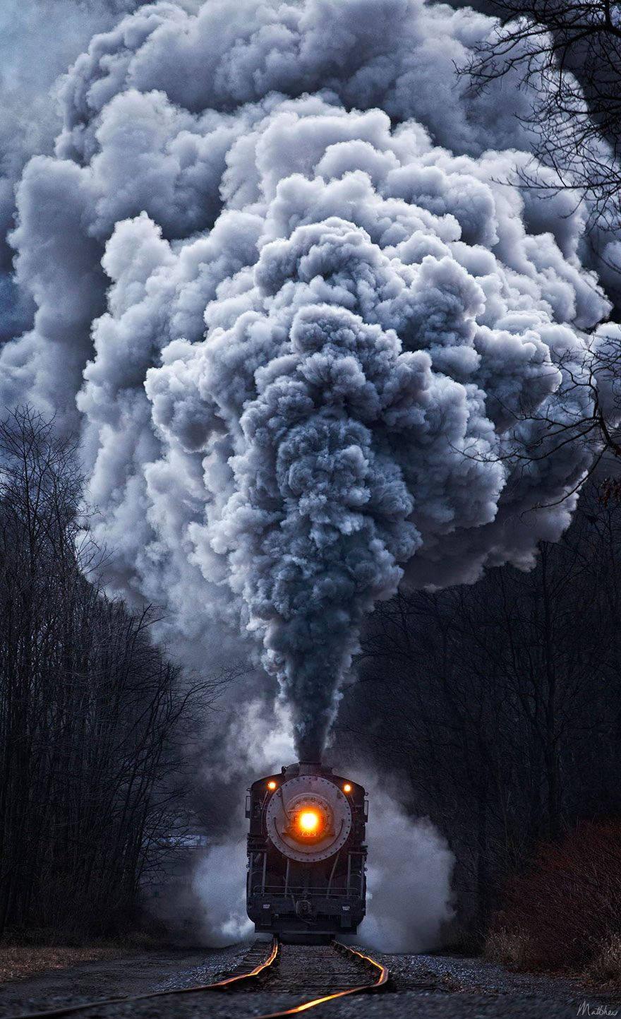 Front View Belching Train Phone — 880x1443 wallpaper