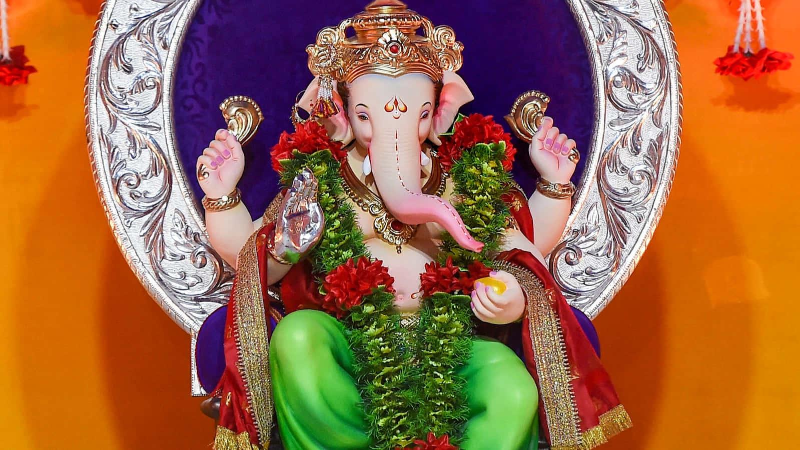Ganesh, the Hindu god of new beginnings. — 1599x900 wallpaper