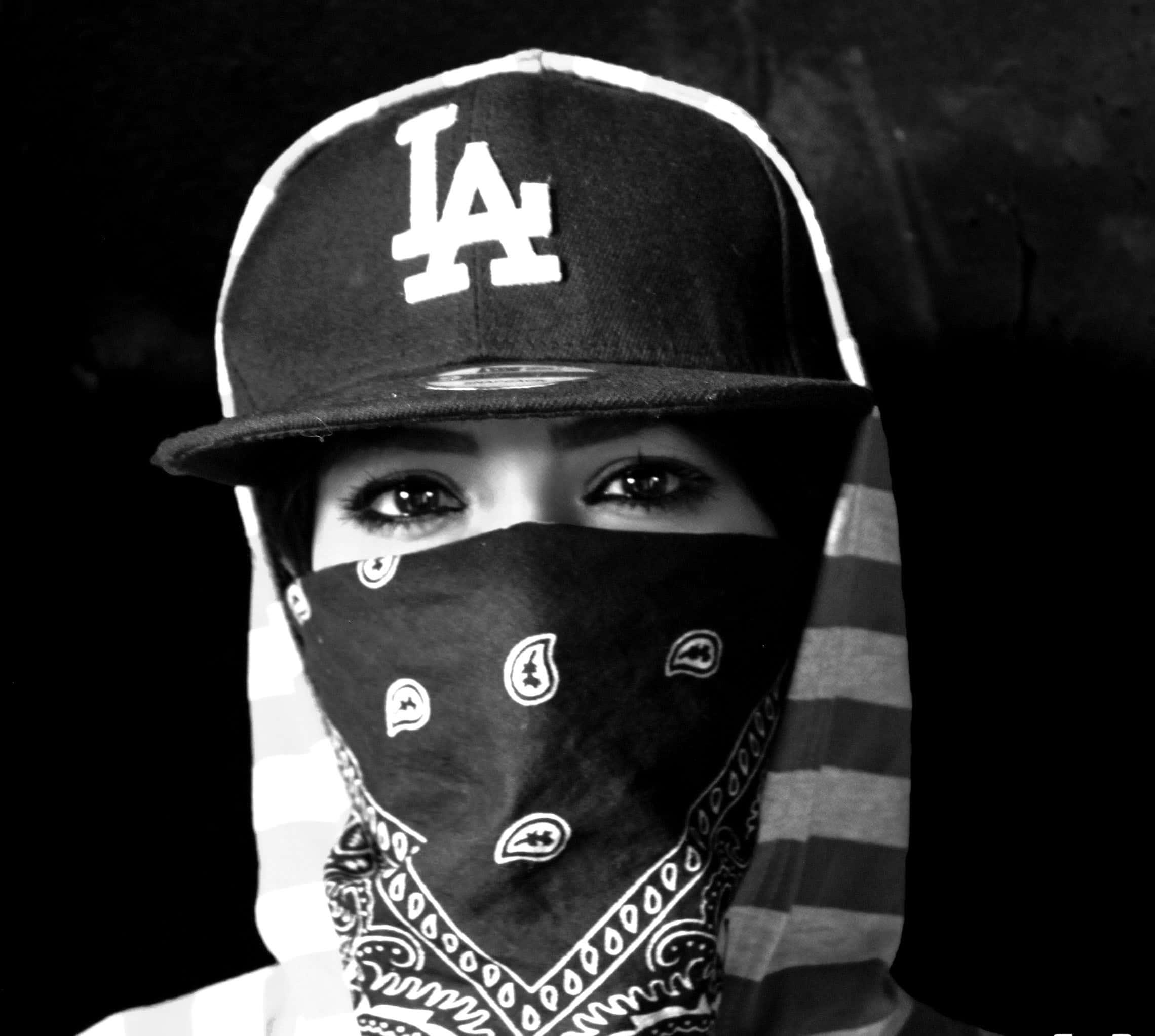 Gangster living the life of luxury — 2280x2045 wallpaper