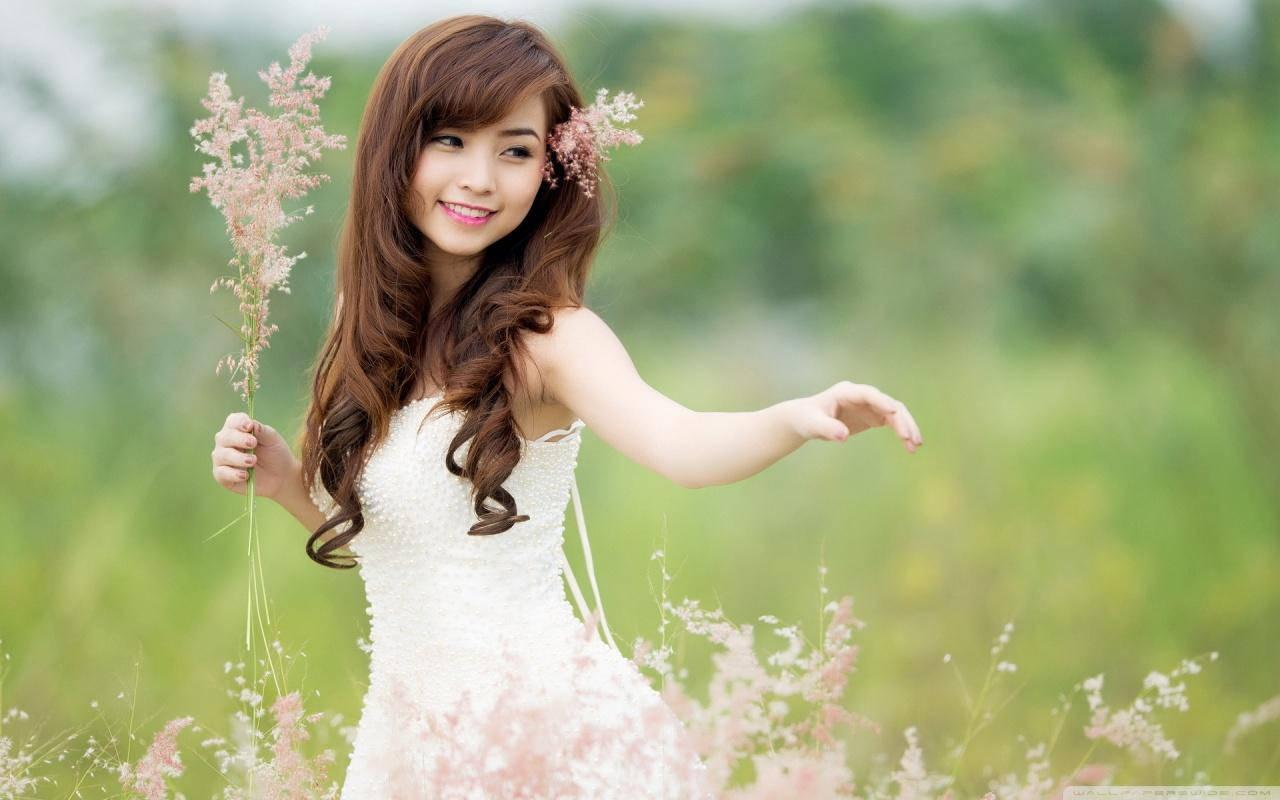 Girl Alone Flower Field — 1280x800 wallpaper