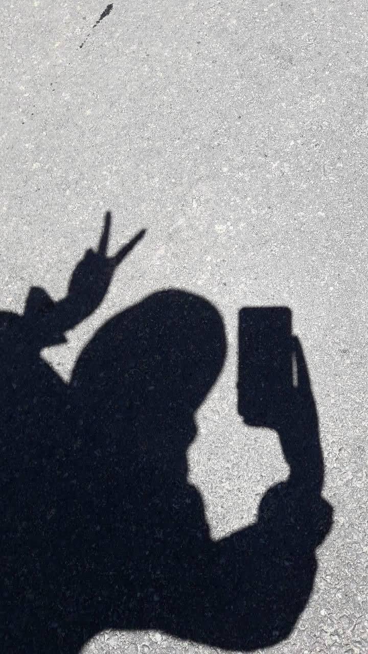 Girl Shadow Peace Sign Instagram Profile — 720x1280 wallpaper