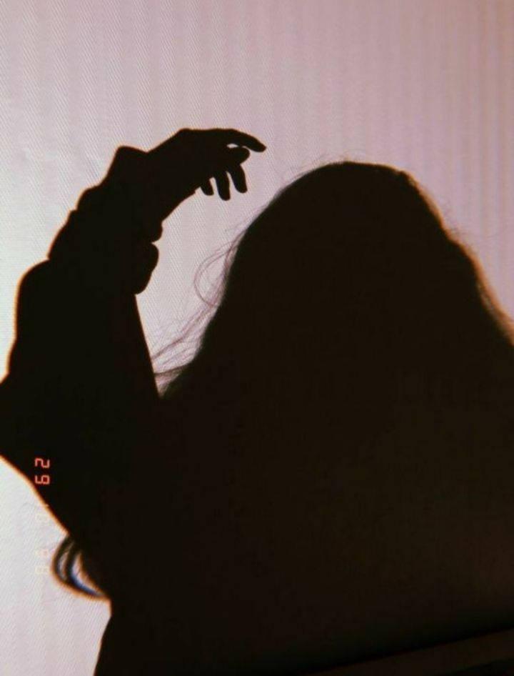 Girl With Raised Arm PFP Aesthetic Background — 720x946 wallpaper