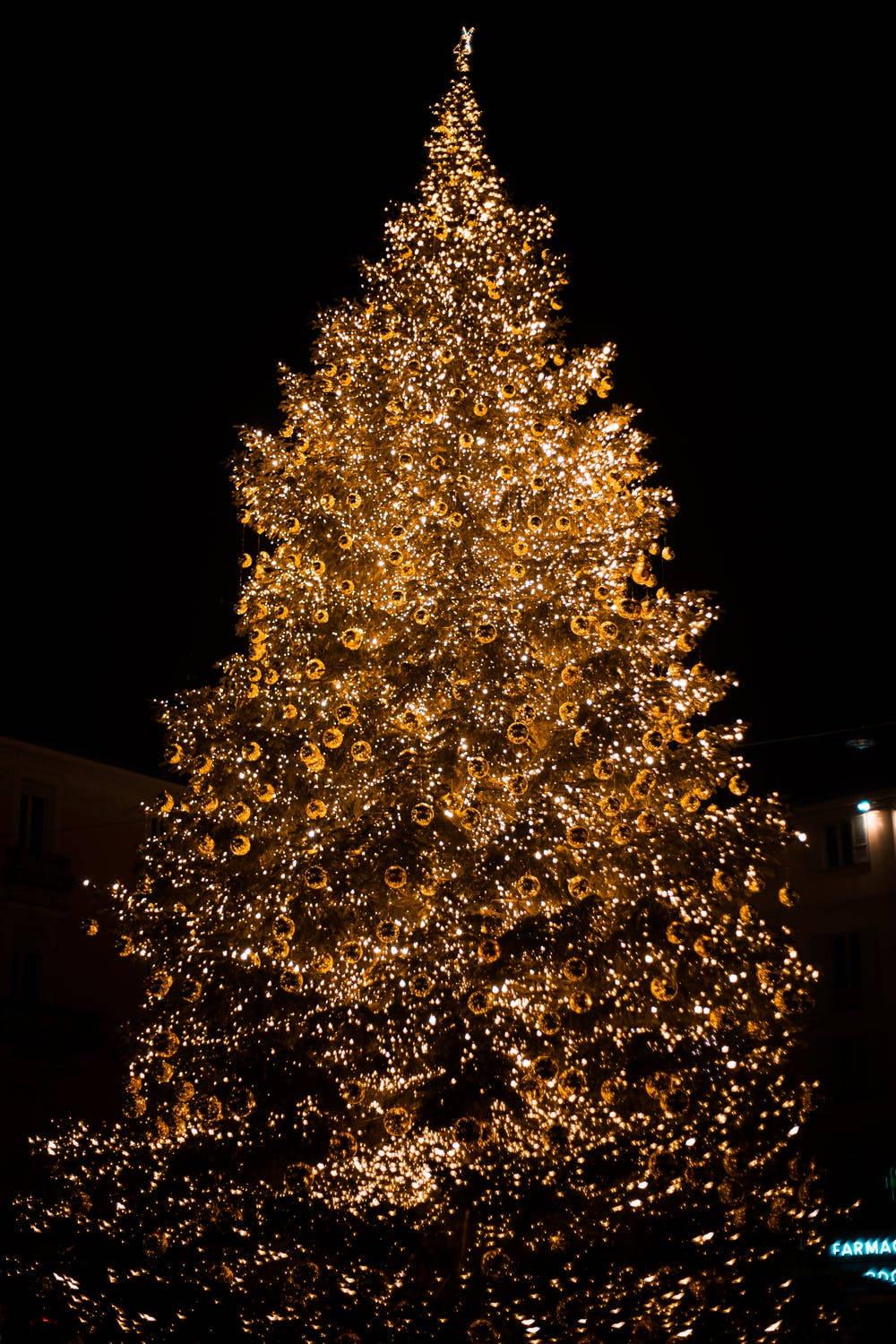 Gold Tree Christmas IPhone — 1000x1500 wallpaper
