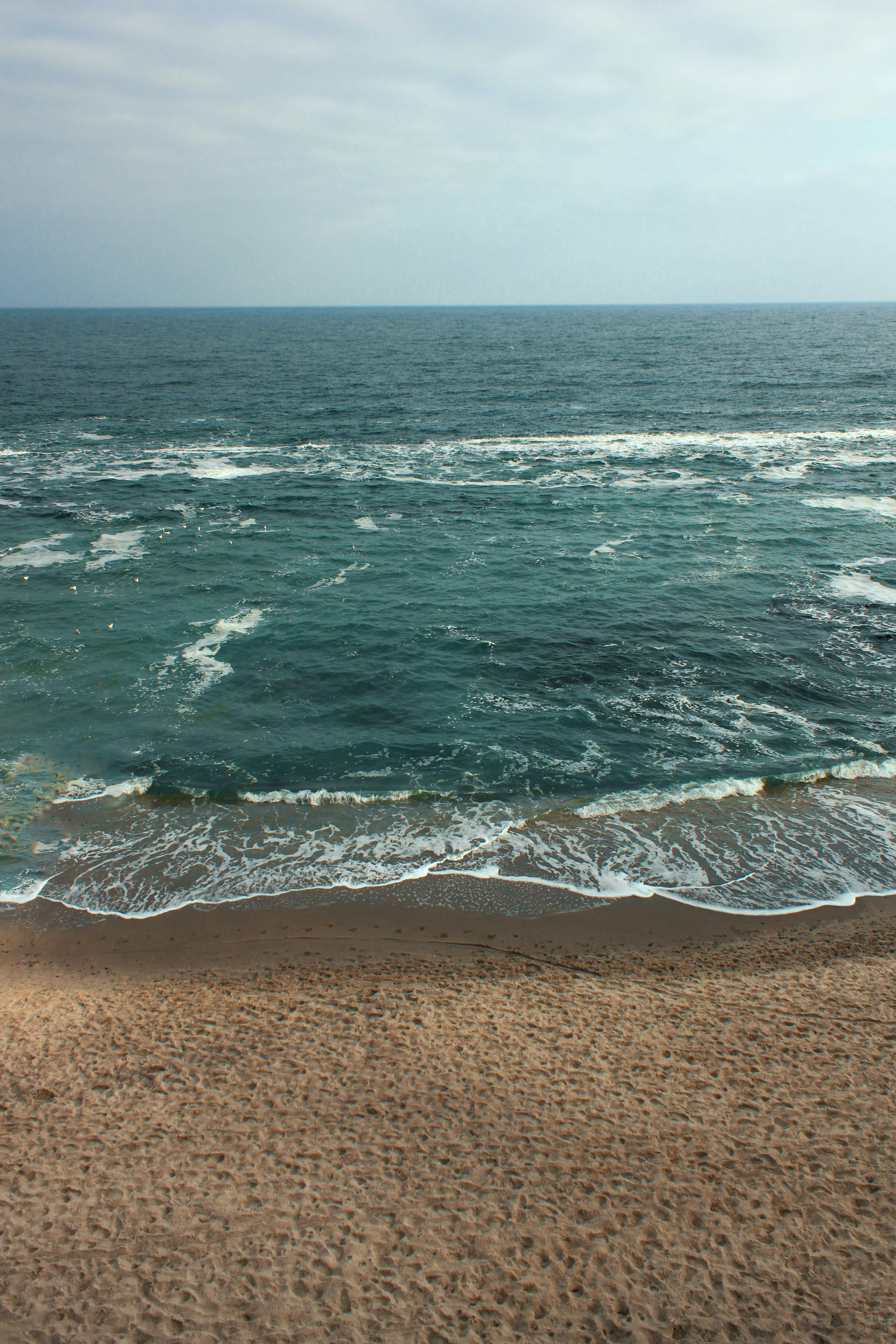 Gray skies and a lonely beach. — 3456x5184 wallpaper