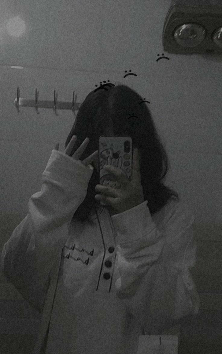 Grayscale Mirror Selfie For PFP Aesthetic — 736x1171 wallpaper