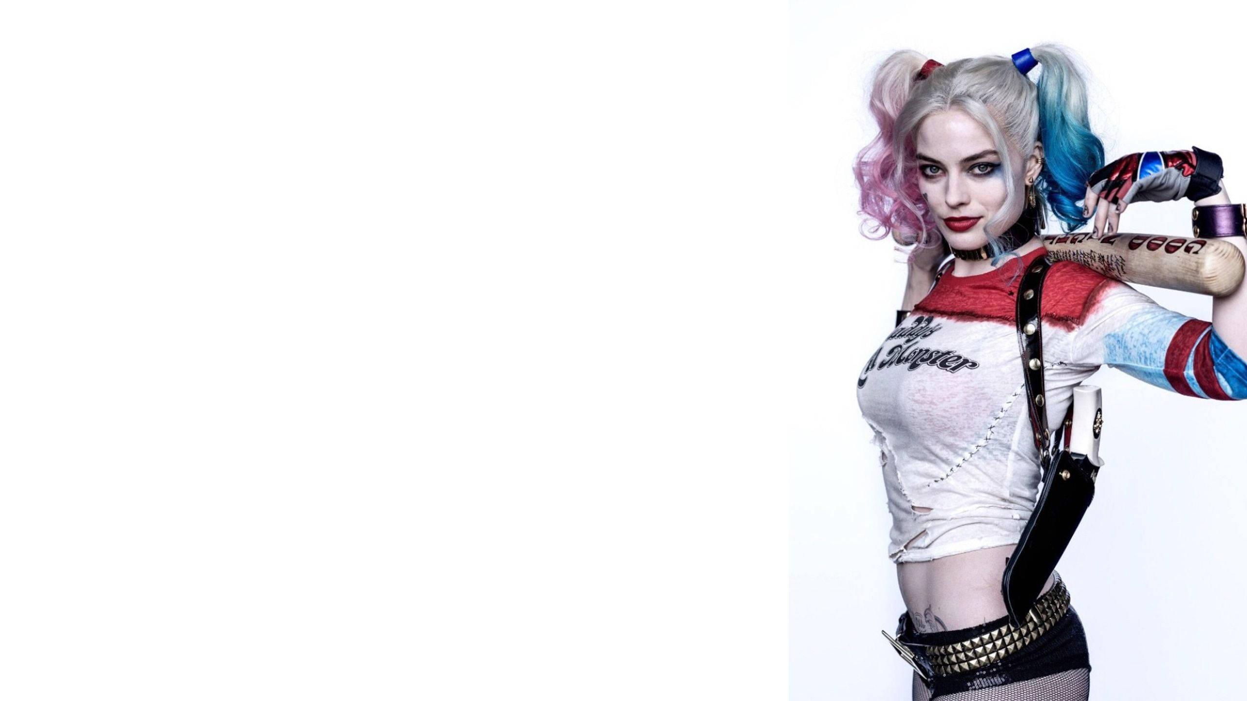 Harley Quinn Showcases Her Charming Personality — 2560x1440 wallpaper