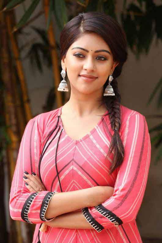 Heroine Actress HD — 530x794 wallpaper