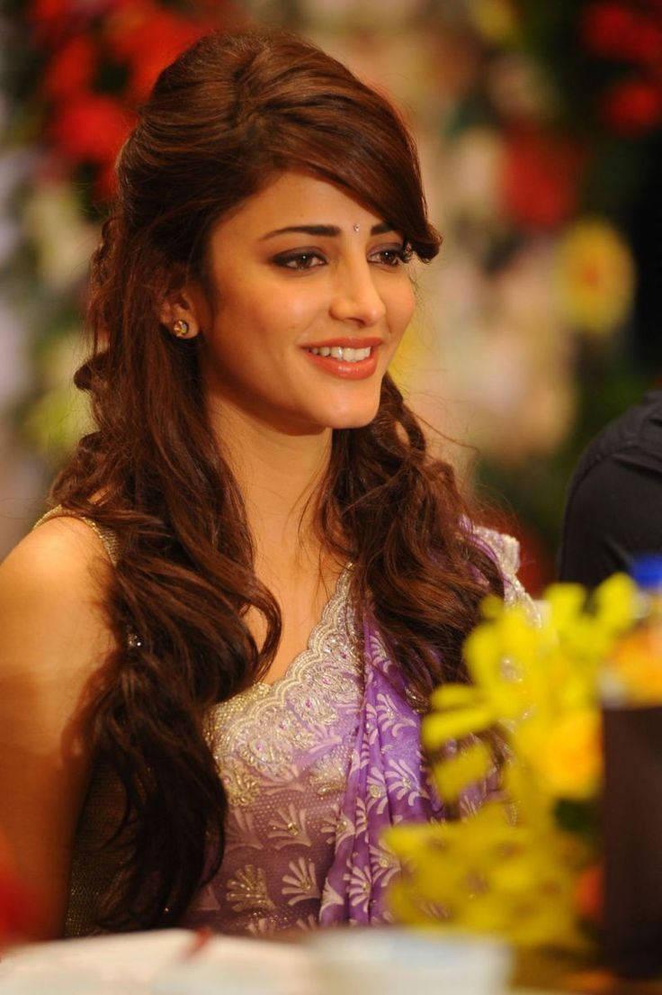 Heroine Actress With Yellow Flowers — 736x1105 wallpaper
