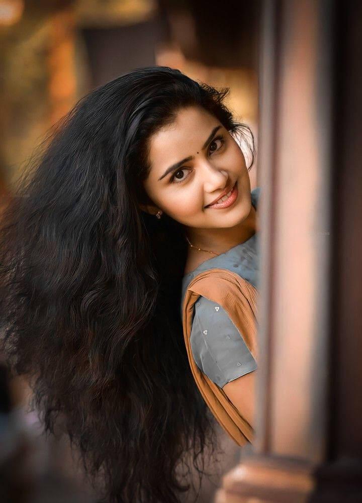 Heroine Anupama Parameswaran — 720x1001 wallpaper