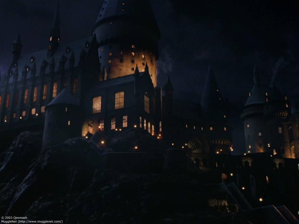 Hogwarts Castle Illuminated at Night — 1024x768 wallpaper