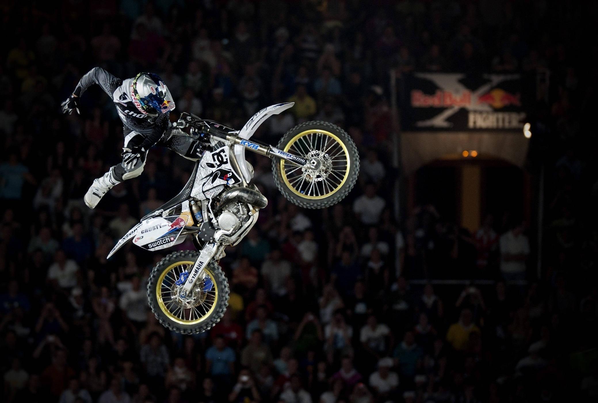 Incredible Motorcycle Stunt With Audience — 2079x1401 wallpaper