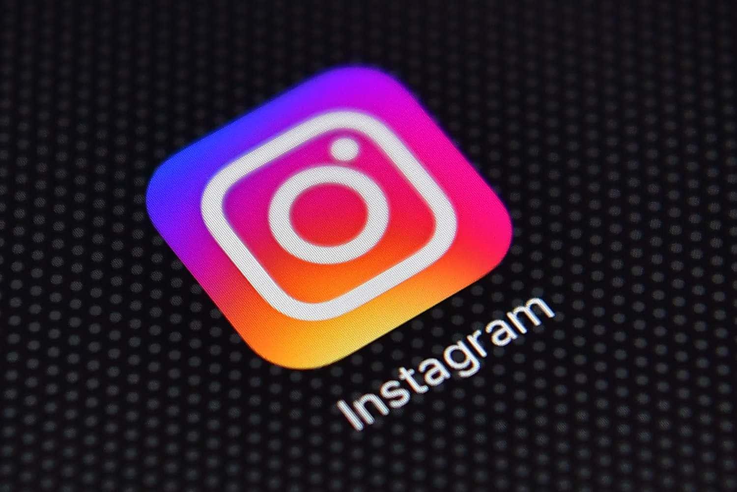 instagram logo on a black screen — 1500x1001 wallpaper