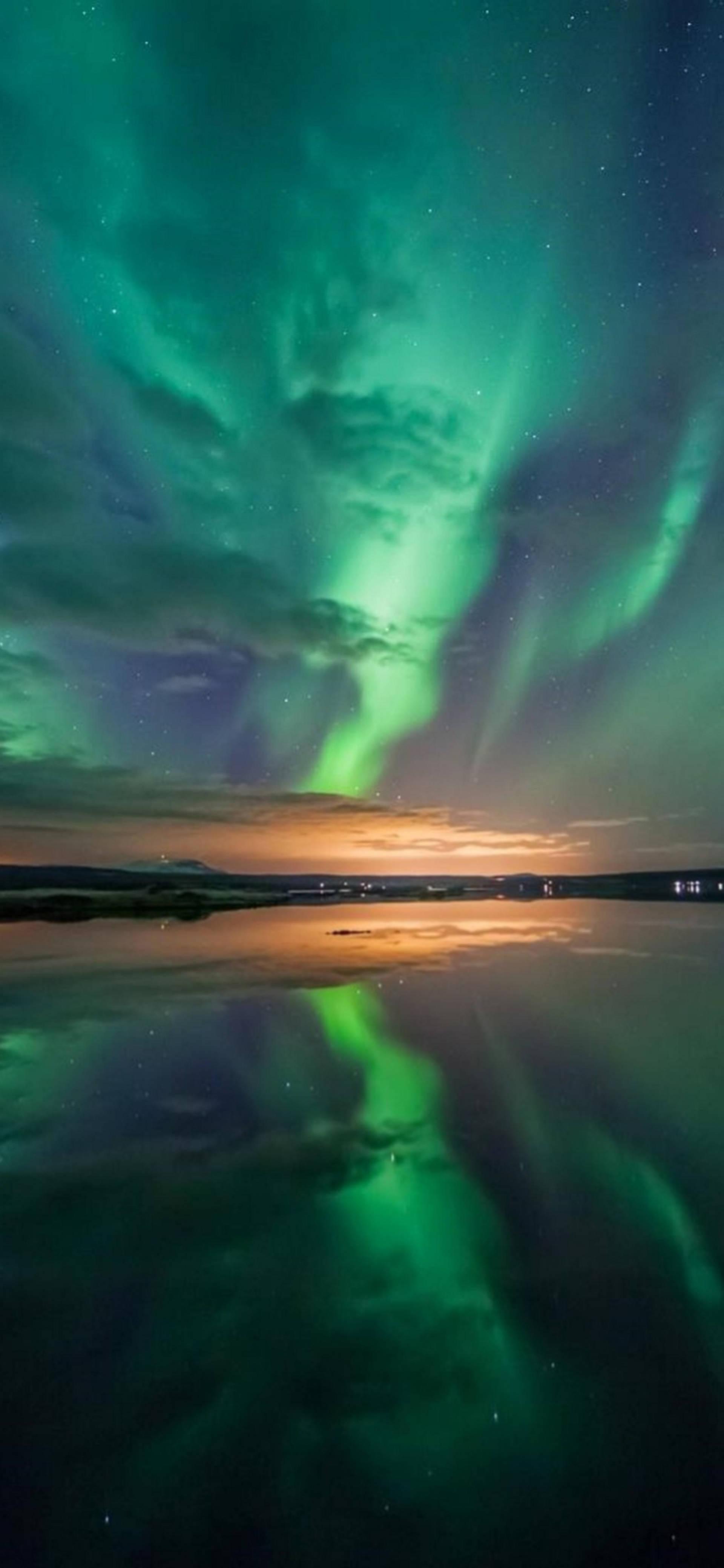 IPhone 13 Pro Max Green Auroras — 1920x4155 wallpaper
