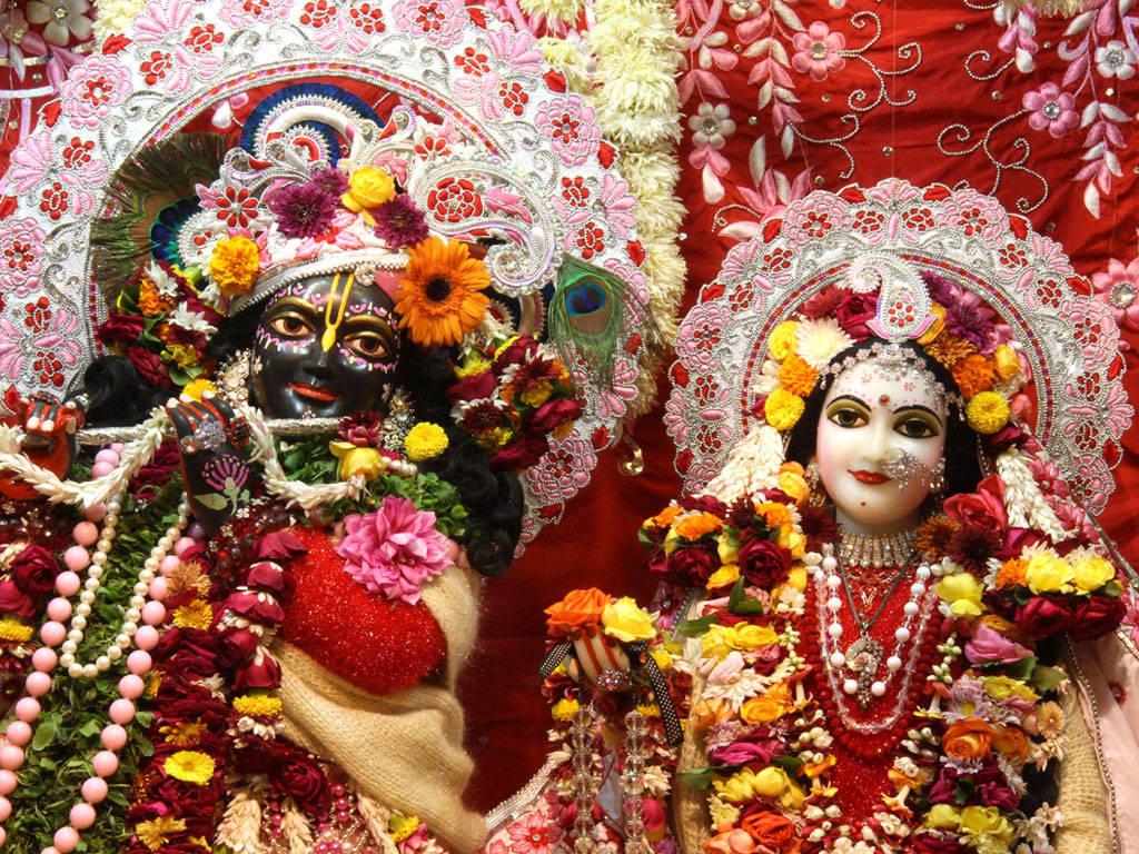 ISKCON Krishna And Radha Wearing Gajrai — 1024x768 wallpaper