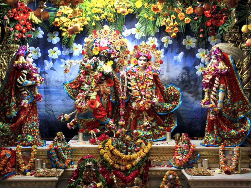 ISKCON Krishna, Radha, Mirabai, And Rukmini — 1024x768 wallpaper