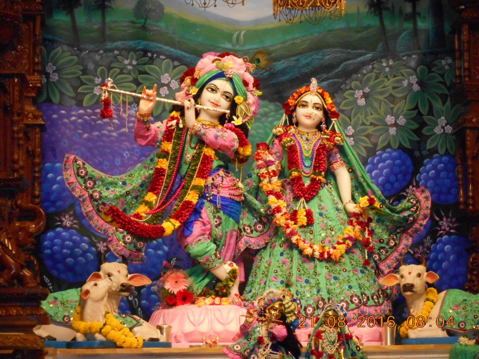 ISKCON Statue Of Krishna And Radha — 1600x1200 wallpaper