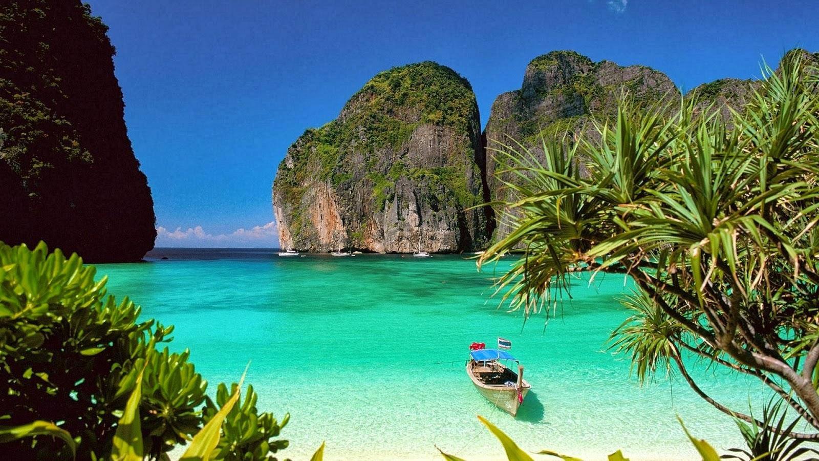 Island Cove Boat Laptop — 1600x900 wallpaper