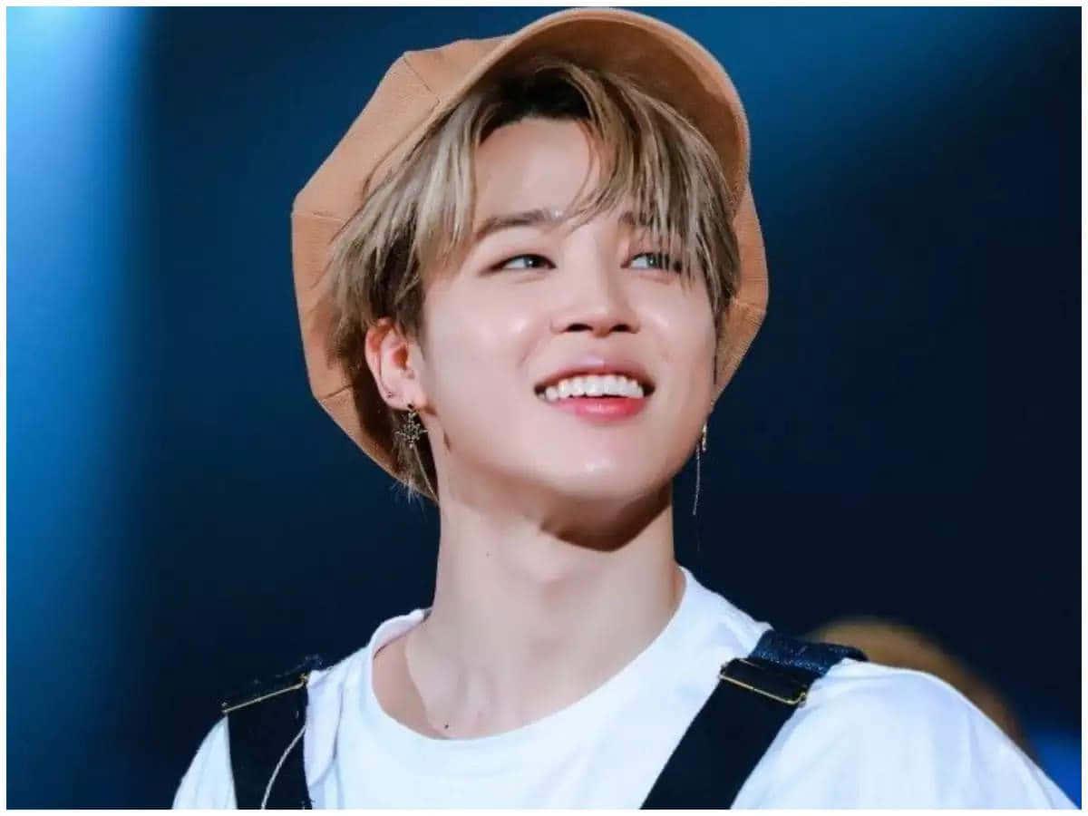 Jimin of the K-Pop group BTS enjoys an evening walk. — 1200x900 wallpaper