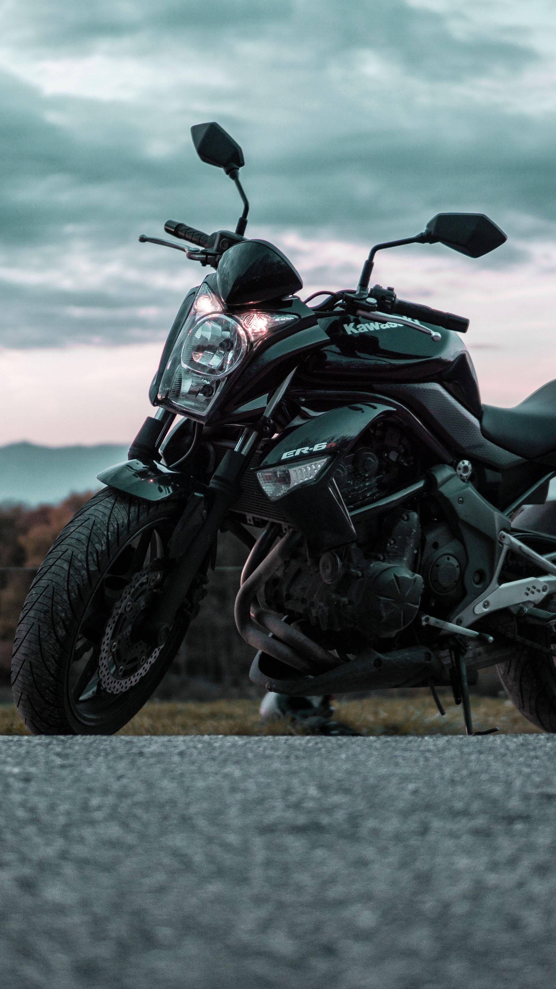Kawasaki ER-6n 4k Bike — 2160x3840 wallpaper