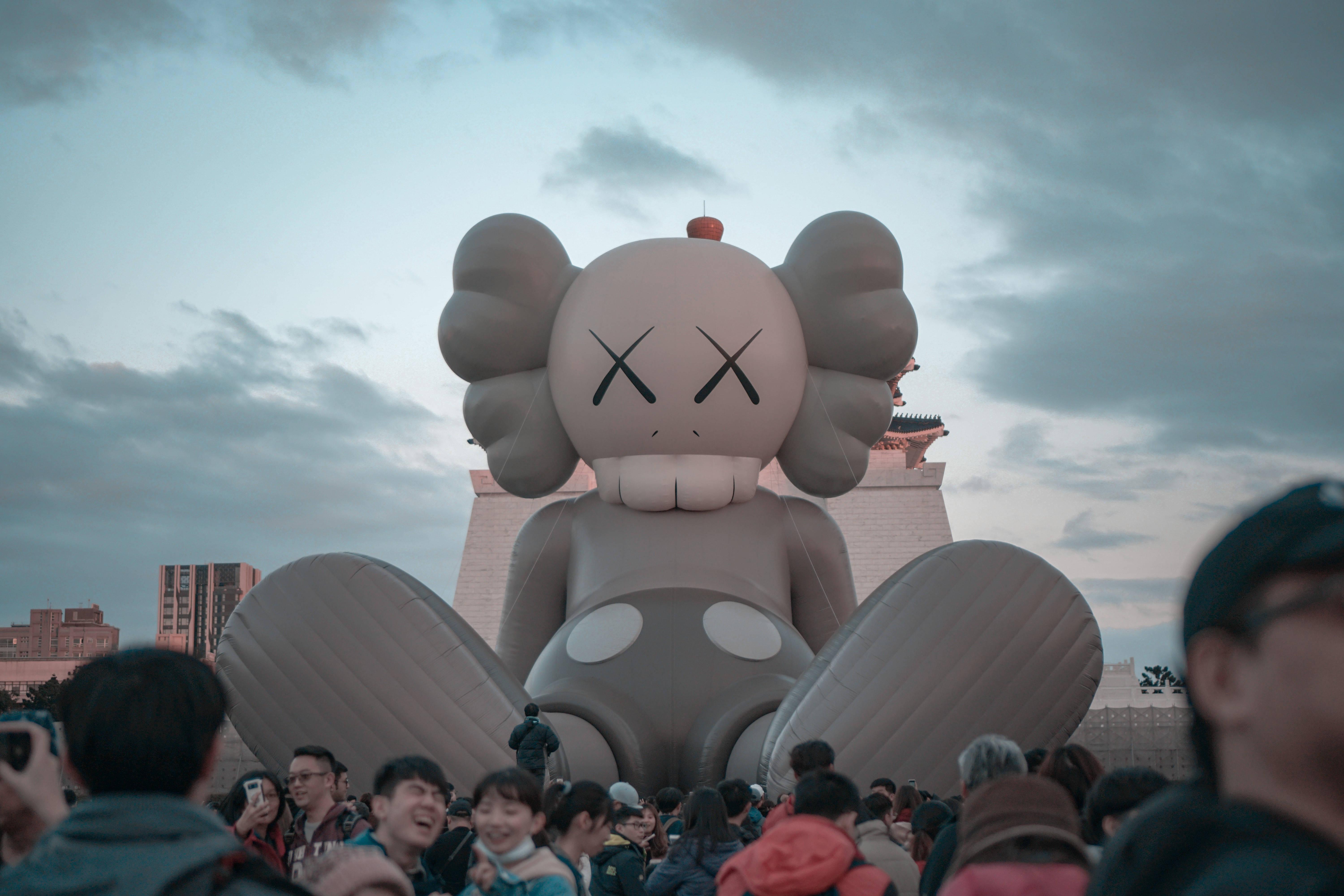 Kaws Companion Inflatable Sculpture — 6000x4000 wallpaper