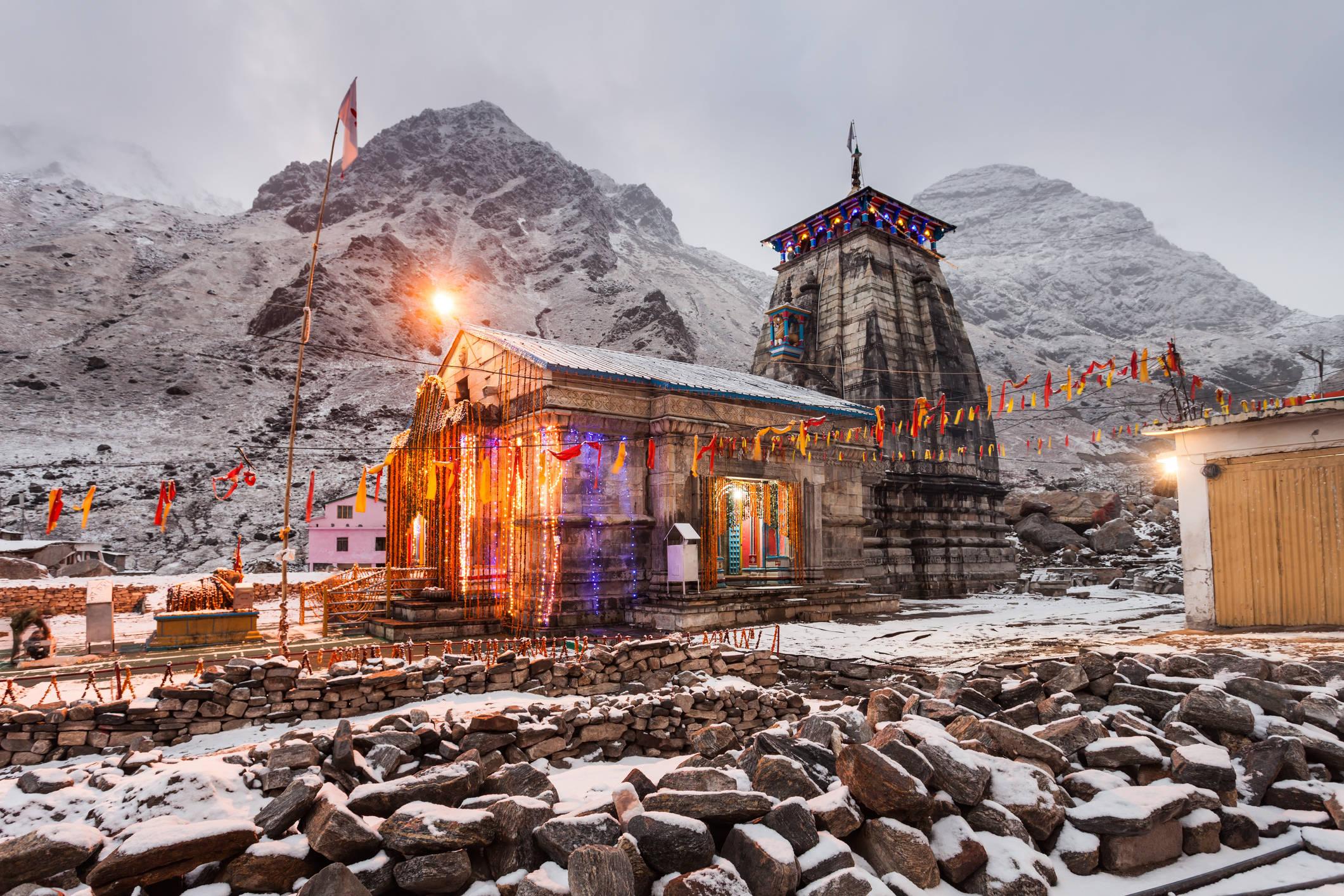 Kedarnath Temple At Winter 4K — 2121x1414 wallpaper